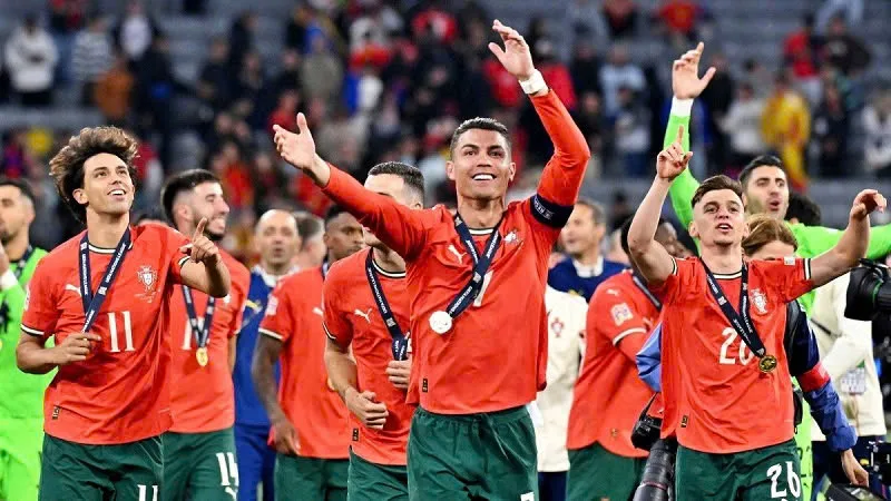 Vì sao ở tuổi ngoài 40 Ronaldo vẫn chưa giải nghệ?