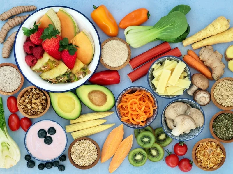 Chế độ ăn cân bằng giúp người viêm đại tràng duy trì năng lượng, protein và các dưỡng chất cần thiết.