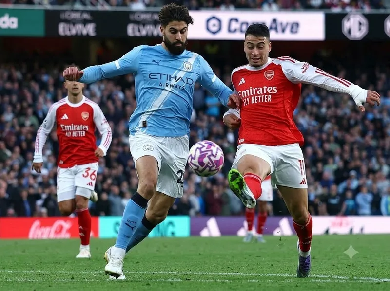 Các cầu thủ Man City vận hành lối chơi kiểm soát bóng và pressing hiện đại.