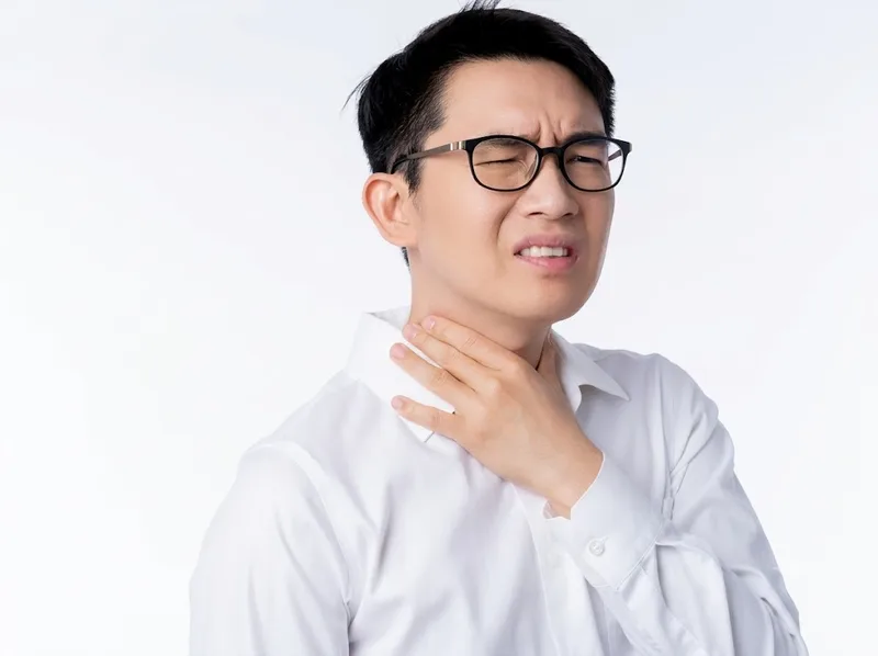 Axit kích thích thực quản có thể gây cảm giác nghẹn và khó nuốt