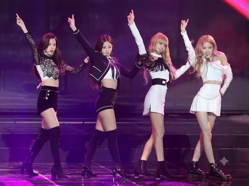 Jisoo, Jennie, Rosé và Lisa bổ trợ cho nhau qua từng phần trình diễn trên sân khấu.